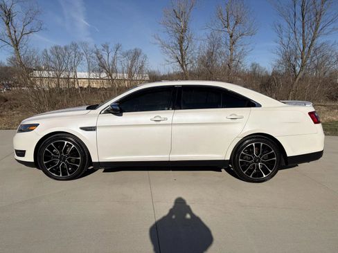 Used 2017 Ford Taurus Limited image 5