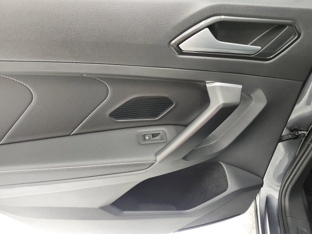 Used 2022 Volkswagen Tiguan SE FWD image 11