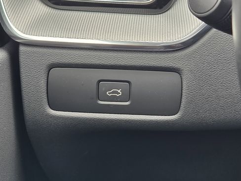 Used 2023 Volvo XC60 B5 Ultimate w/ Climate Package image 33