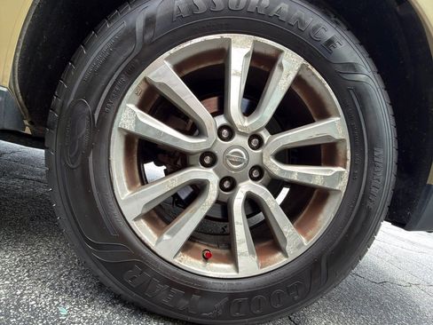 Used 2013 Nissan Pathfinder SV AWD/4WD image 39