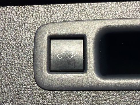 Used 2021 Toyota Highlander Limited image 13