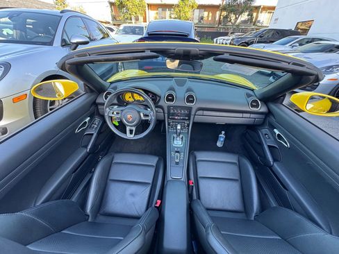 Used 2019 Porsche 718 Boxster Roadster 2D image 11