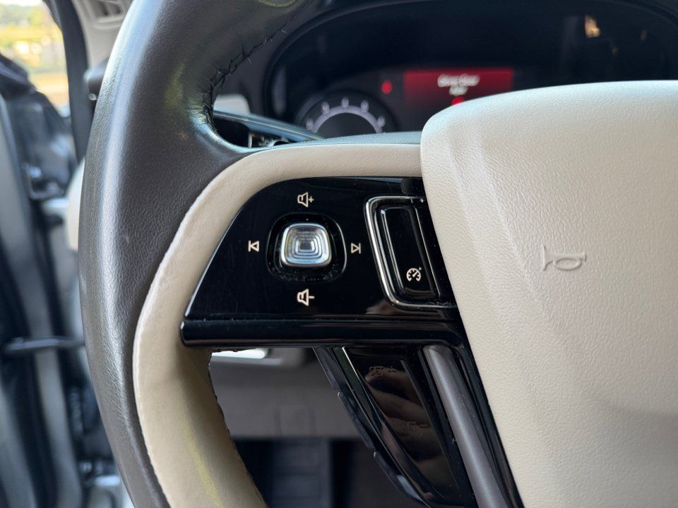 Used 2022 Lincoln Corsair FWD w/ Premium Package image 23