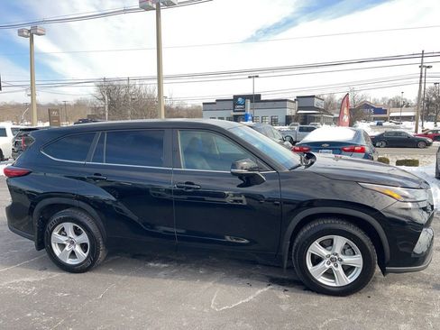 Used 2023 Toyota Highlander LE image 18