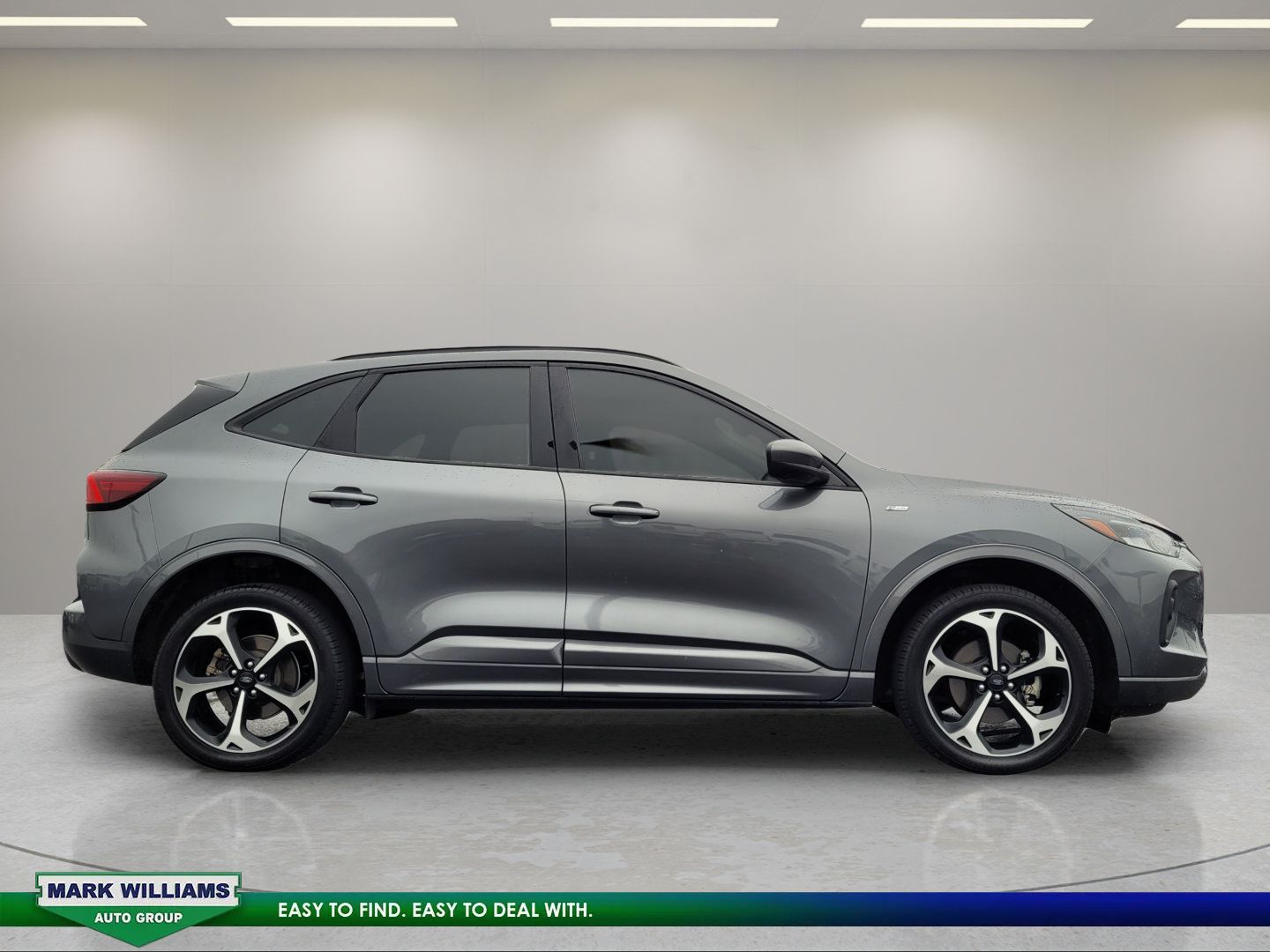 Used 2023 Ford Escape ST-Line Select w/ Tech Pack #2 AWD/4WD image 2
