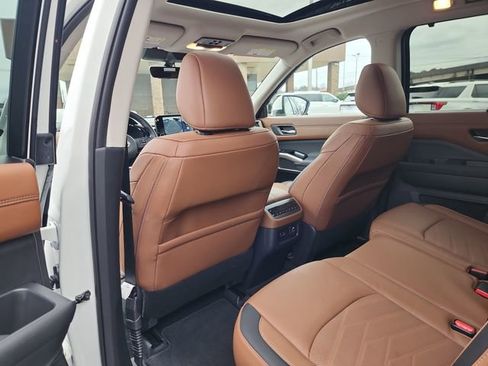 Used 2024 Nissan Pathfinder Platinum w/ Cargo Package image 29