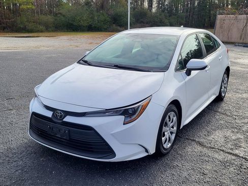 Used 2023 Toyota Corolla LE image 6