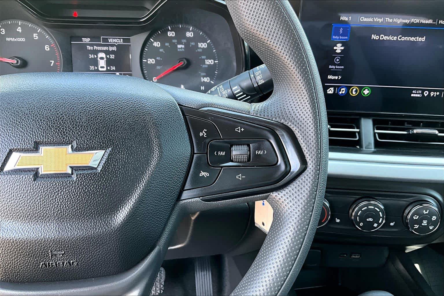 Used 2025 Chevrolet Trax LS w/ LS Convenience Package FWD image 23