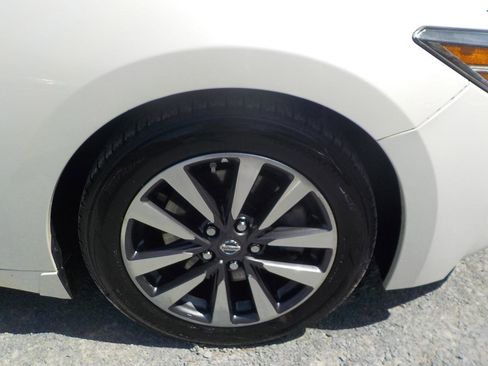 Used 2017 Nissan Maxima Platinum image 44