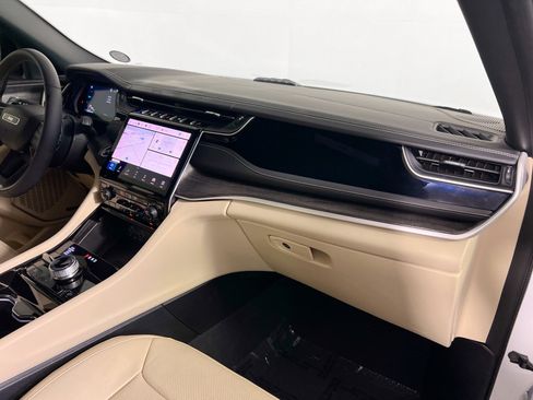 Used 2022 Jeep Grand Cherokee Limited 4xe w/ Luxury Tech Group II AWD/4WD image 29