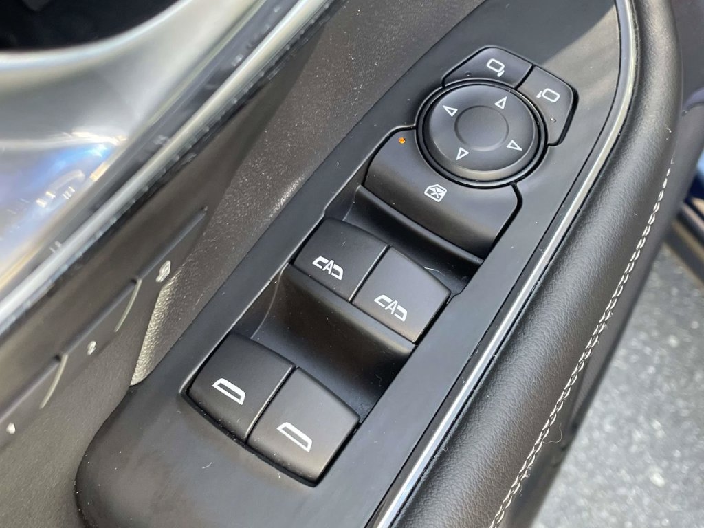 Used 2022 Buick Envision Essence w/ Safety Package FWD image 15