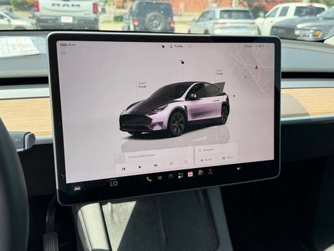 Used 2024 Tesla Model Y Long Range AWD/4WD image 17
