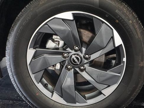 Used 2025 Nissan Rogue SV FWD image 4