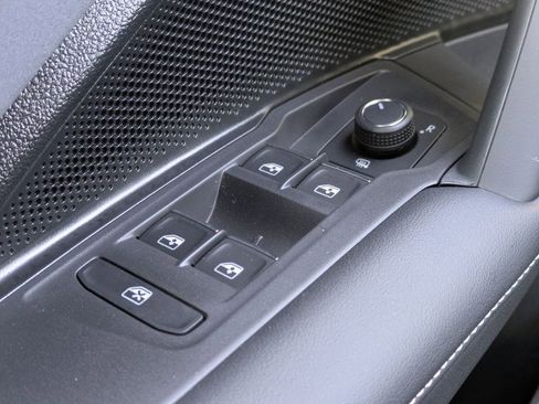 New 2026 Volkswagen Tiguan SE R-Line FWD image 32