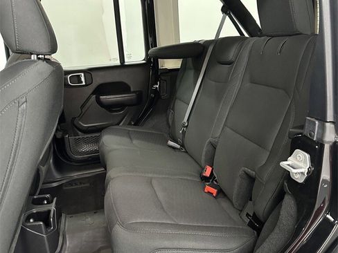Used 2022 Jeep Wrangler Unlimited Willys image 31