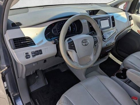 Used 2014 Toyota Sienna XLE FWD image 9