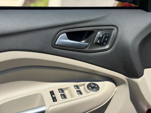 Used 2019 Ford Escape Titanium FWD image 20