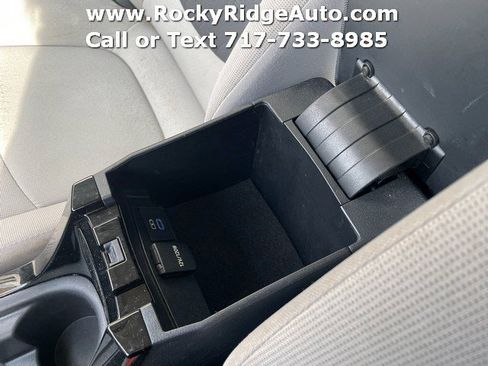 Used 2022 Toyota Corolla LE image 16