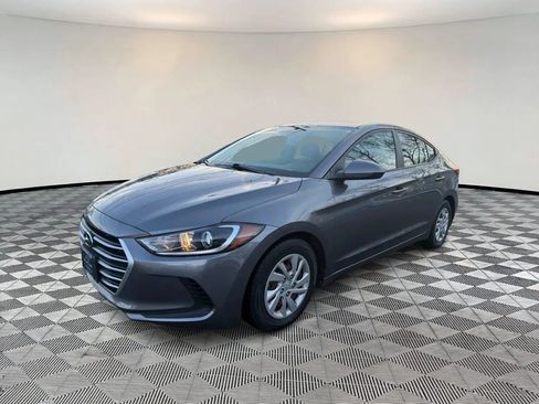 Used 2018 Hyundai Elantra SE w/ SE Connectivity Package 04 FWD image 3