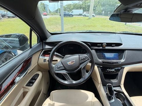 Used 2019 Cadillac XT5 Luxury AWD/4WD image 7