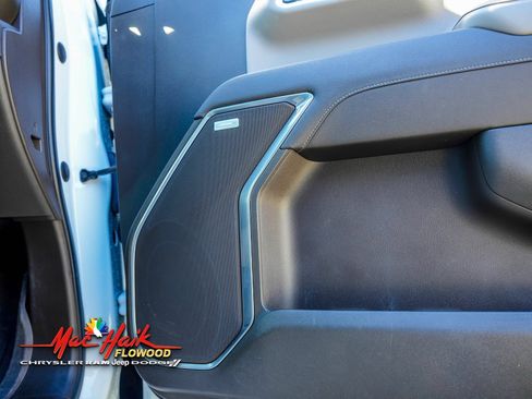 Used 2022 GMC Sierra 1500 SLT w/ SLT Convenience Package image 16