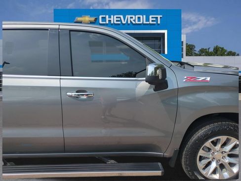 Used 2021 Chevrolet Silverado 1500 LTZ w/ Z71 Off-Road Package AWD/4WD image 34