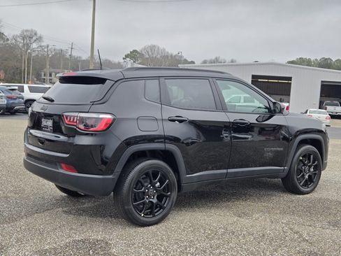 New 2026 Jeep Compass Latitude image 6