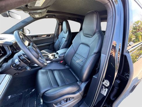 Used 2025 Porsche Cayenne Turbo image 28