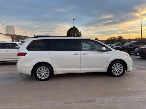Used 2015 Toyota Sienna AWD image 6