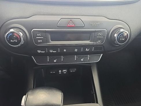 Used 2019 Kia Sorento LX w/ LX Convenience Package image 22
