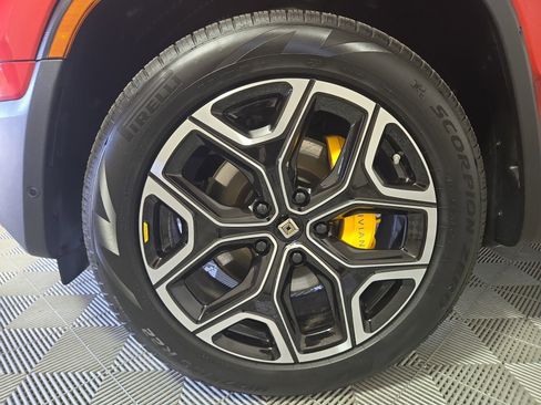 Used 2023 Rivian R1T Adventure image 9