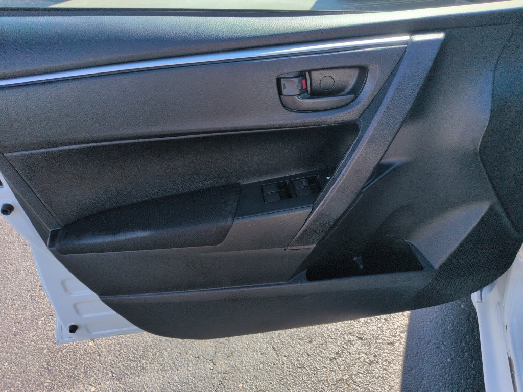 Used 2015 Toyota Corolla L FWD image 10