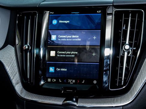 Used 2025 Volvo XC60 B5 Plus image 13