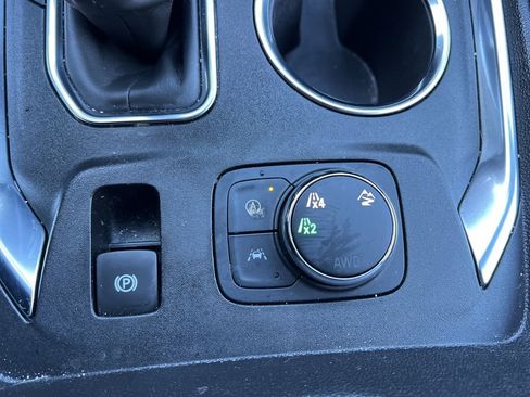 Used 2023 Chevrolet Traverse LS image 22