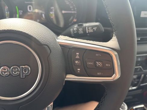 Used 2025 Jeep Wrangler Unlimited Sahara w/ Safety Group image 15