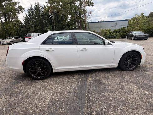 Used 2019 Chrysler 300 S RWD image 8