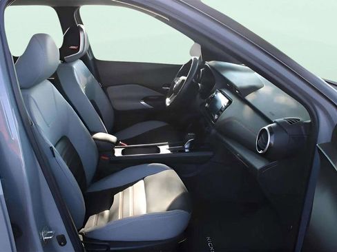 Used 2024 Nissan Kicks SR w/ SR Premium Package FWD image 9