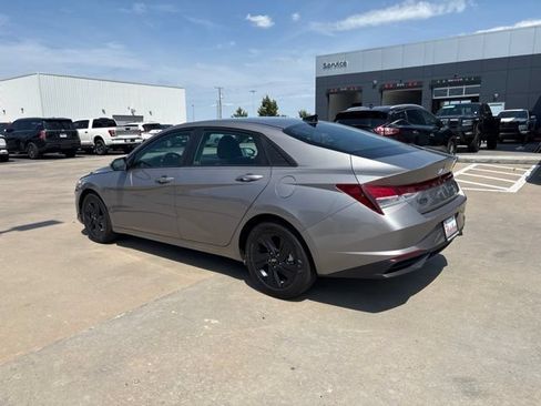 Used 2023 Hyundai Elantra SEL FWD image 4