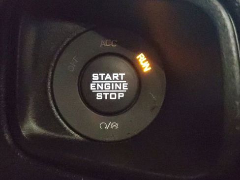 Used 2025 Jeep Gladiator Sport image 26