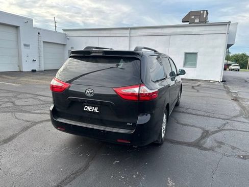 Used 2017 Toyota Sienna XLE w/ XLE Navigation Package FWD image 7
