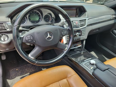 Used 2011 Mercedes-Benz E 350 4MATIC Sedan image 2