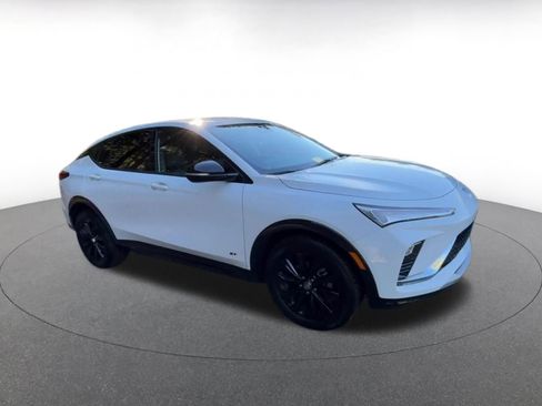 Used 2025 Buick Envista Sport Touring image 2