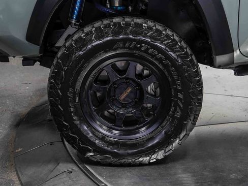 Used 2023 Toyota Tacoma TRD Off-Road AWD/4WD image 9