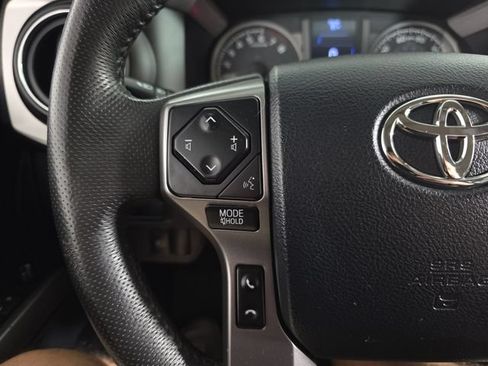 Used 2019 Toyota Tacoma SR5 AWD/4WD image 18