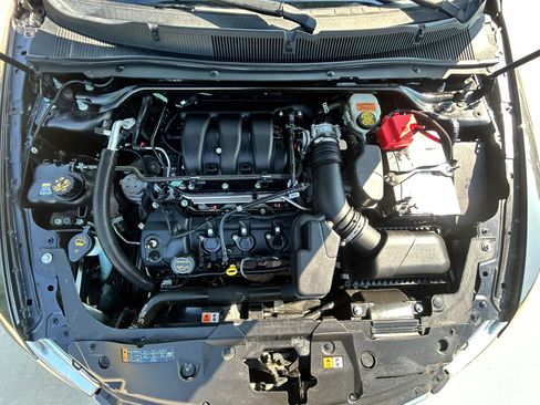 Used 2017 Ford Taurus SE FWD image 24