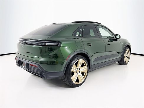 Used 2025 Porsche Macan Electric image 9