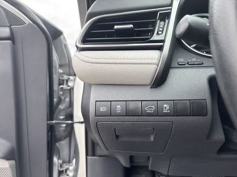 Used 2022 Toyota Camry LE image 10