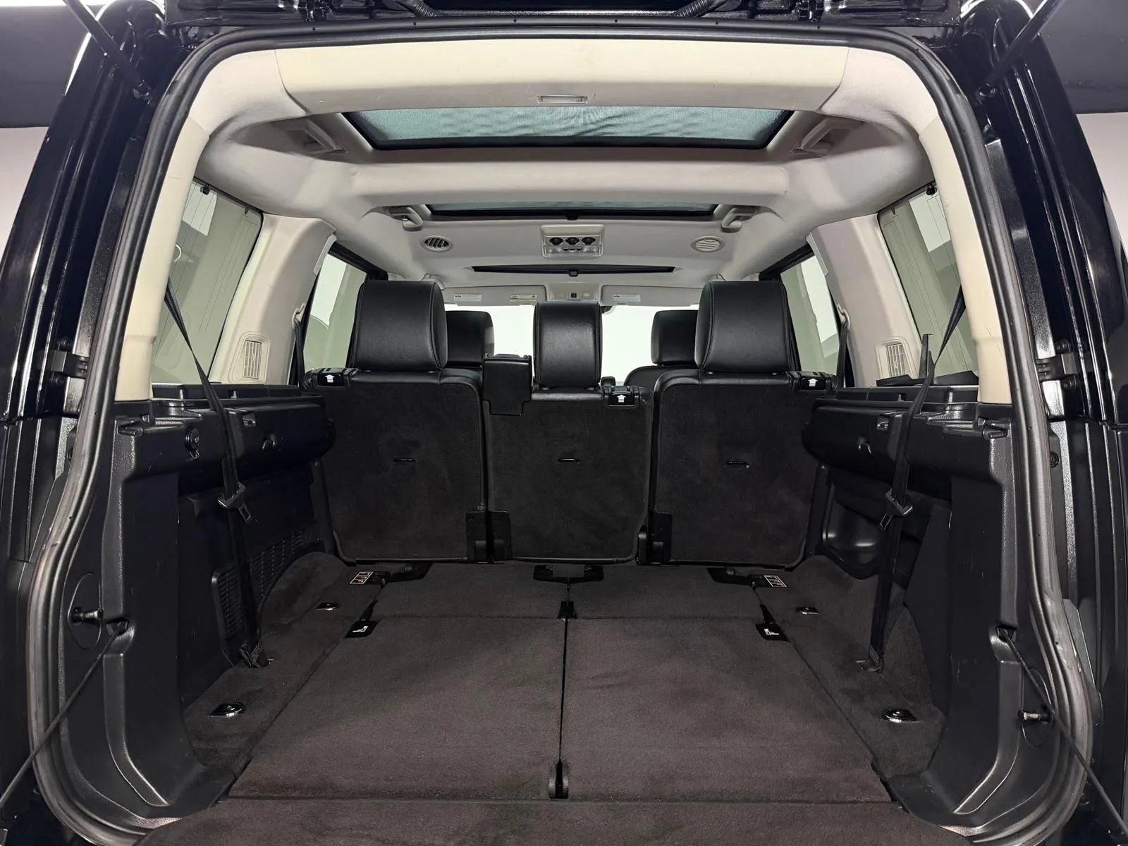 Used 2015 Land Rover LR4 HSE AWD/4WD image 14