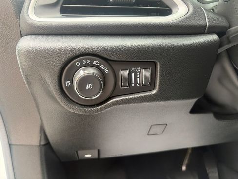 Used 2026 Chrysler Pacifica Select FWD image 31