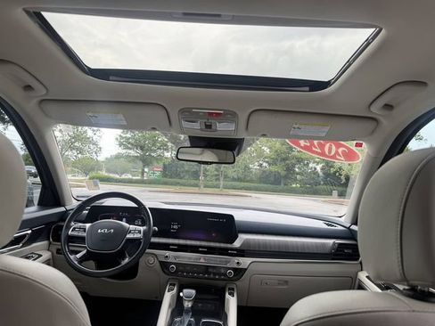Certified 2024 Kia Telluride EX w/ EX Captain's Chair Package FWD image 43
